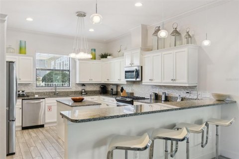 House in Four Corners, Florida 7 bedrooms, 365.85 sq.m. № 2108146 - photo 3