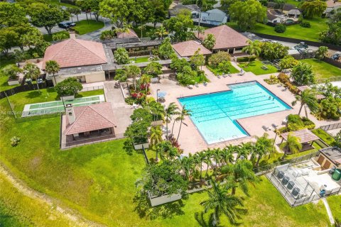House in Miami, Florida 2 bedrooms, 108.97 sq.m. № 1800690 - photo 23