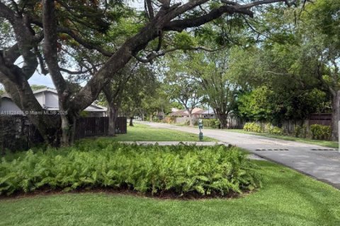 House in Miami, Florida 2 bedrooms, 108.97 sq.m. № 1800690 - photo 3