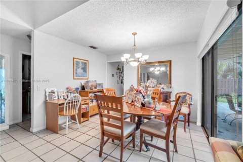 House in Miami, Florida 2 bedrooms, 108.97 sq.m. № 1800690 - photo 8