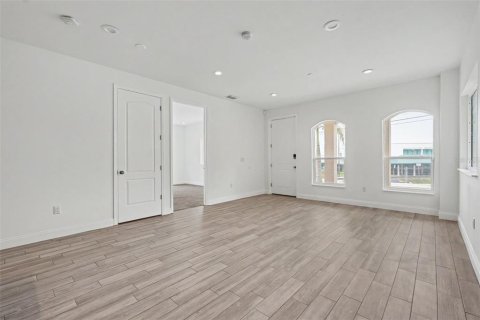 Купить виллу или дом в Сент-Питерсберг, Флорида 7 комнат, 240.8м2, № 2234643 - фото 7