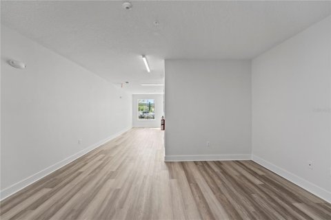 Commercial property in Oviedo, Florida № 1838954 - photo 11