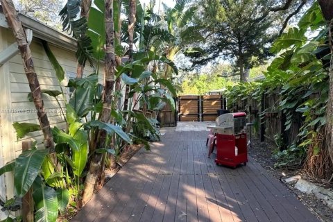 House in Saint Petersburg, Florida 3 bedrooms, 139.35 sq.m. № 1768565 - photo 14