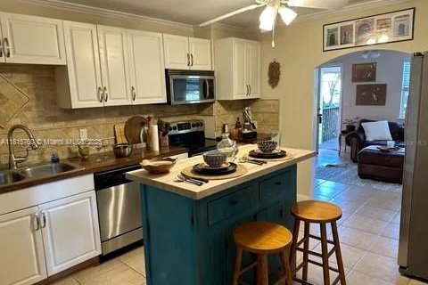 House in Saint Petersburg, Florida 3 bedrooms, 139.35 sq.m. № 1768565 - photo 7