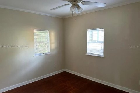 House in Saint Petersburg, Florida 3 bedrooms, 139.35 sq.m. № 1768565 - photo 12