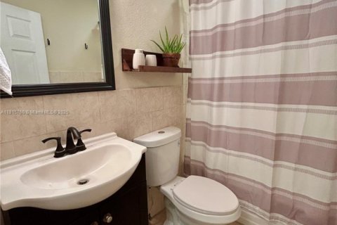 House in Saint Petersburg, Florida 3 bedrooms, 139.35 sq.m. № 1768565 - photo 18