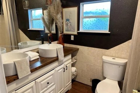 House in Saint Petersburg, Florida 3 bedrooms, 139.35 sq.m. № 1768565 - photo 10