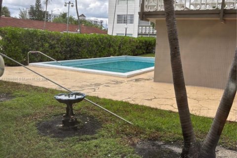 Снять в аренду кондоминиум в Халландейл-Бич, Флорида 1 спальня, 72м2, № 1947170 - фото 1