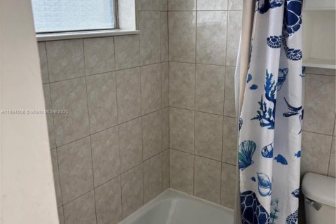 Снять в аренду кондоминиум в Халландейл-Бич, Флорида 1 спальня, 72м2, № 1947170 - фото 8