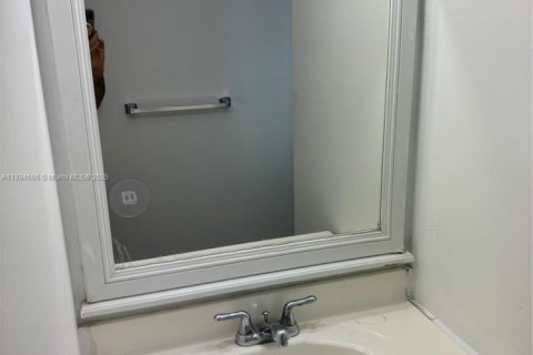 Снять в аренду кондоминиум в Халландейл-Бич, Флорида 1 спальня, 72м2, № 1947170 - фото 9