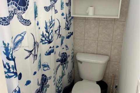 Снять в аренду кондоминиум в Халландейл-Бич, Флорида 1 спальня, 72м2, № 1947170 - фото 7