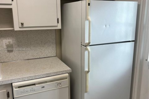 Снять в аренду кондоминиум в Халландейл-Бич, Флорида 1 спальня, 72м2, № 1947170 - фото 4