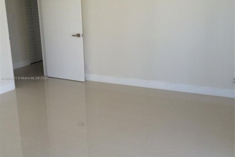 Condo in Miami, Florida, 1 bedroom  № 1888752 - photo 8