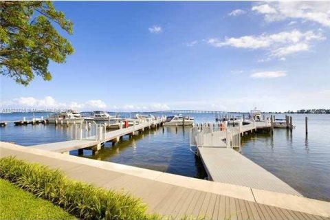 Condo in Miami, Florida, 1 bedroom  № 1888752 - photo 3