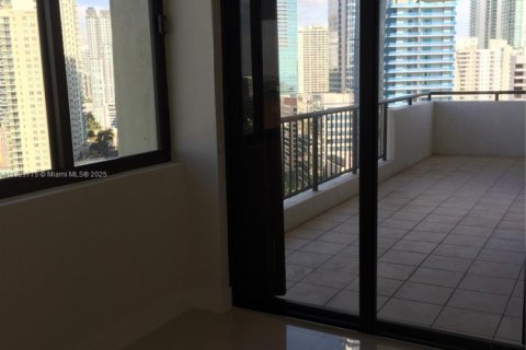 Condo in Miami, Florida, 1 bedroom  № 1888752 - photo 11
