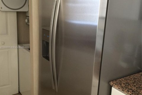 Condo in Miami, Florida, 1 bedroom  № 1888752 - photo 10