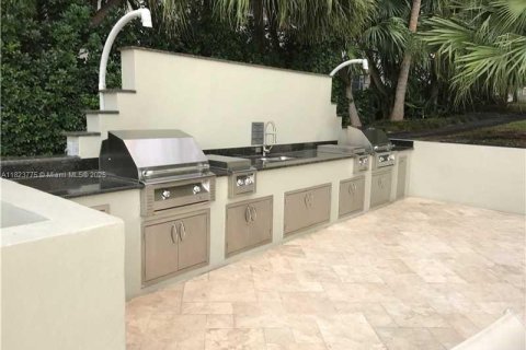 Condo in Miami, Florida, 1 bedroom  № 1888752 - photo 4