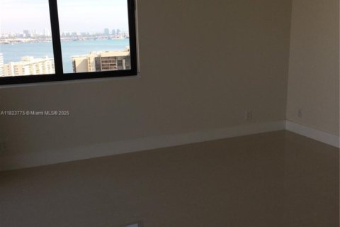 Condo in Miami, Florida, 1 bedroom  № 1888752 - photo 7