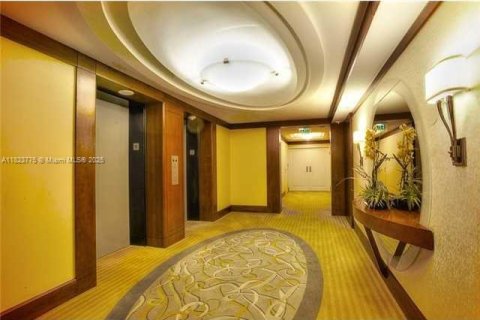 Condo in Miami, Florida, 1 bedroom  № 1888752 - photo 6