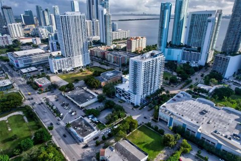 Propiedad comercial en venta en Miami, Florida № 2085004 - foto 26