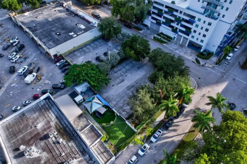 Propiedad comercial en venta en Miami, Florida № 2085004 - foto 5