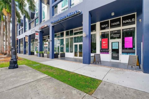 Propiedad comercial en venta en Miami, Florida № 2085004 - foto 12