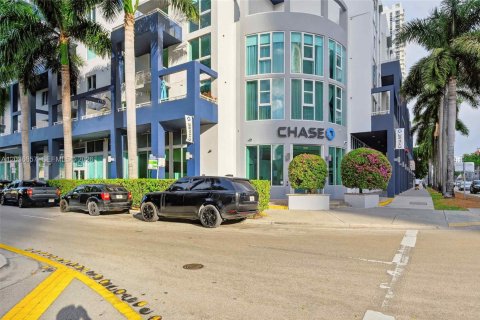 Propiedad comercial en venta en Miami, Florida № 2085004 - foto 6