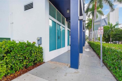 Propiedad comercial en venta en Miami, Florida № 2085004 - foto 7