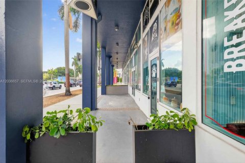 Propiedad comercial en venta en Miami, Florida № 2085004 - foto 10