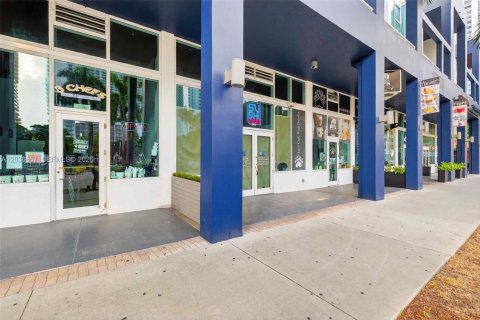 Propiedad comercial en venta en Miami, Florida № 2085004 - foto 15
