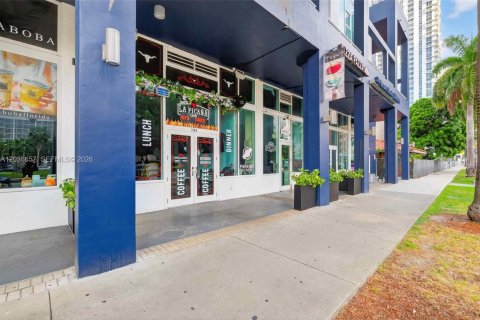 Propiedad comercial en venta en Miami, Florida № 2085004 - foto 14