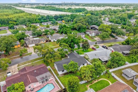 House in Orlando, Florida 4 bedrooms, 135.92 sq.m. № 1833473 - photo 23