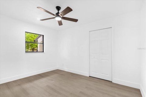 House in Orlando, Florida 4 bedrooms, 135.92 sq.m. № 1833473 - photo 15