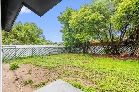 House in Orlando, Florida 4 bedrooms, 135.92 sq.m. № 1833473 - photo 21