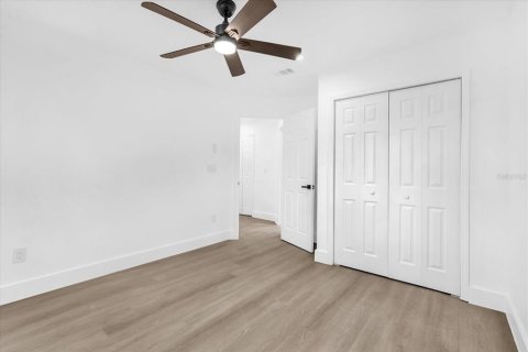 House in Orlando, Florida 4 bedrooms, 135.92 sq.m. № 1833473 - photo 12