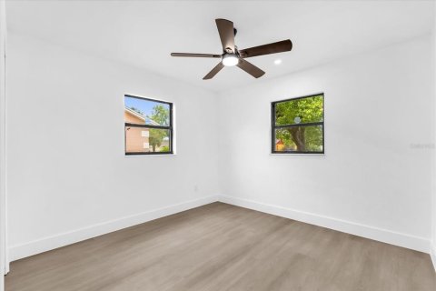 House in Orlando, Florida 4 bedrooms, 135.92 sq.m. № 1833473 - photo 11