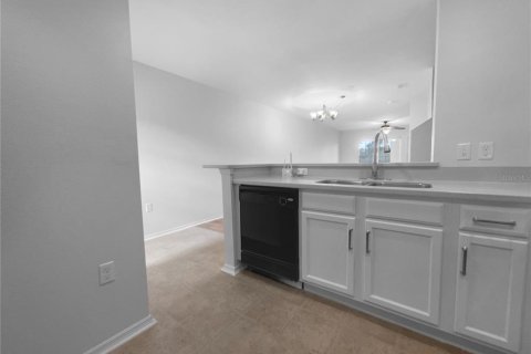 Condo in Lakewood Ranch, Florida, 2 bedrooms  № 1885236 - photo 9