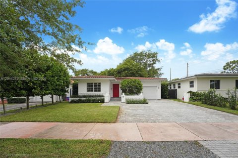 Villa ou maison à Coral Gables, Floride 3 chambres, 158.31 m2 № 2244758