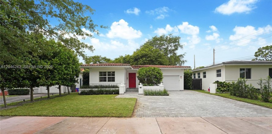 Villa ou maison à Coral Gables, Floride 3 chambres, 158.31 m2 № 2244758