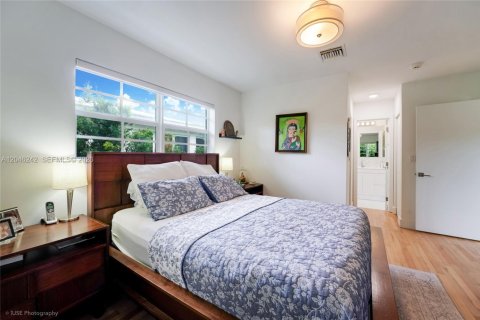 Villa ou maison à louer à Coral Gables, Floride: 3 chambres, 158.31 m2 № 2244758 - photo 9