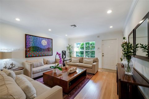 Villa ou maison à louer à Coral Gables, Floride: 3 chambres, 158.31 m2 № 2244758 - photo 15