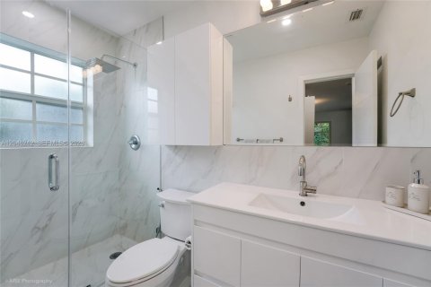 Villa ou maison à louer à Coral Gables, Floride: 3 chambres, 158.31 m2 № 2244758 - photo 23