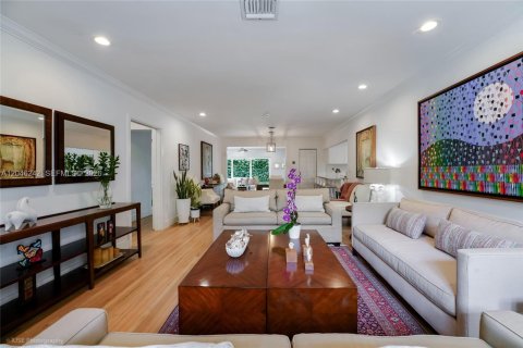 Villa ou maison à louer à Coral Gables, Floride: 3 chambres, 158.31 m2 № 2244758 - photo 3