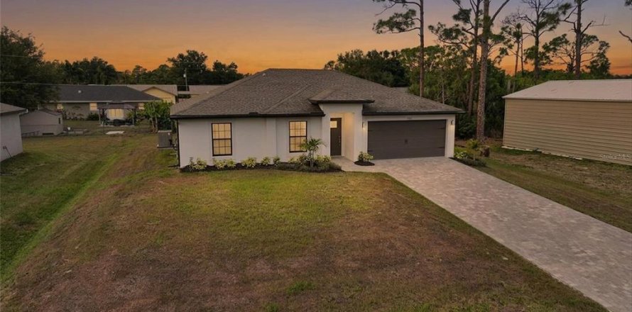 Casa en Port Charlotte, Florida 3 dormitorios, 120.03 m2 № 2132981