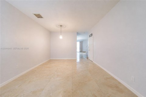 Touwnhouse à vendre à Miami, Floride: 3 chambres, 161 m2 № 2186163 - photo 4
