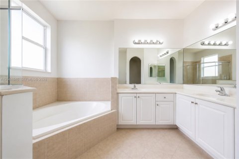 Touwnhouse à vendre à Miami, Floride: 3 chambres, 161 m2 № 2186163 - photo 14