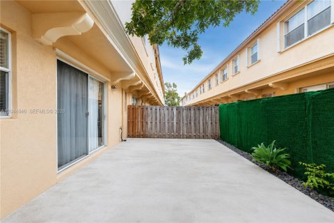 Touwnhouse à vendre à Miami, Floride: 3 chambres, 161 m2 № 2186163 - photo 26