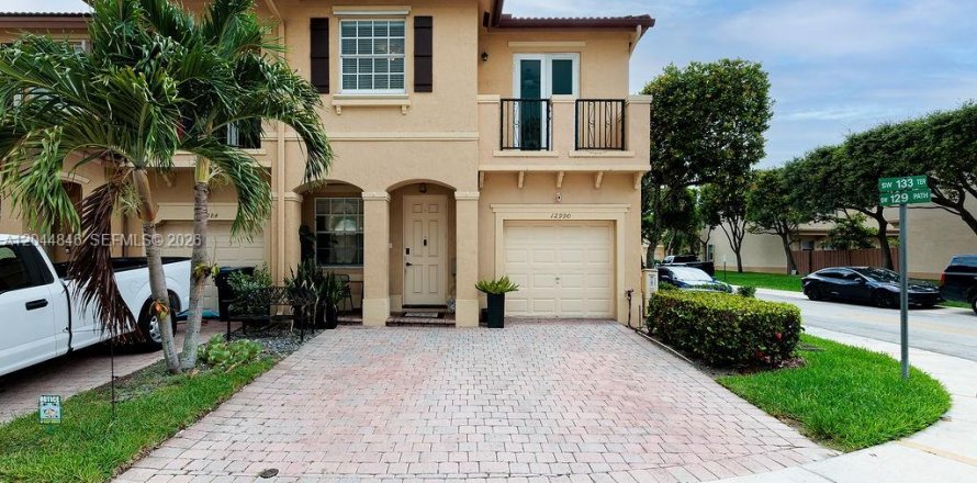Touwnhouse à Miami, Floride 3 chambres, 161 m2 № 2186163