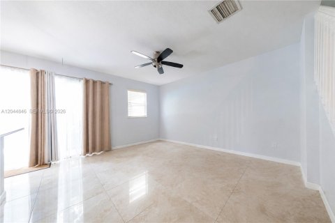 Touwnhouse à vendre à Miami, Floride: 3 chambres, 161 m2 № 2186163 - photo 3