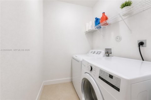 Touwnhouse à vendre à Miami, Floride: 3 chambres, 161 m2 № 2186163 - photo 21